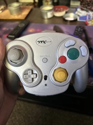 Controlador inalámbrico 2,4 GHz TTX Tech Wavedash Nintendo Gamecube - plateado Foto 1 de 4