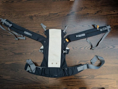 Portabebés Beco Gemini Cool Mesh azul marino | Portabebés ergonómico para bebés pequeños Foto 1 de 4