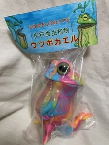 Pitcher Plant Frog Utubo Kaeru DESIGN FESTA Sofubi soft Vinyl Figure - Picture 1 of 2