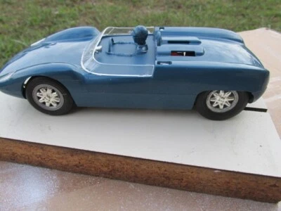 Винтажная трассовая автомодель 1965 Monogram масштаб 1/24 Chevrolet Scarab с коробкой и установкой. - Изображение 1 из 4