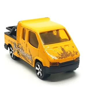 Extractor de remolque Majorette Ford Transit amarillo oscuro 1/60 (3") usado - Imagen 1 de 8