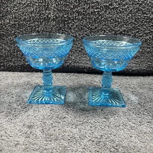 Ein Paar seltene Vintage McKee Champagner/Sherbet blau Opal Gläser 4,25" hoch - Bild 1 von 8