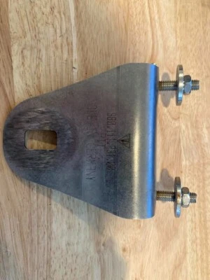 Кронштейн поддержки выхлопной системы 2005 Porsche Carrera GT - Изображение 1 из 2