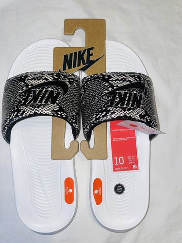 Nuovo con etichette Nike donna Victori One stampa slide taglia 10 sabbia del deserto nero bianco