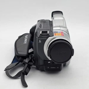 Sony Handycam Digital 8 Video Camera Recorder DCR-TRV720 - Bild 1 von 10
