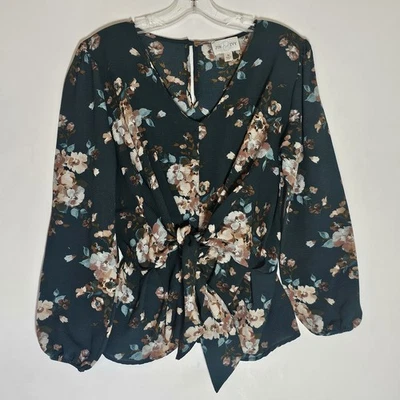 Blusa Jun & Ivy Feminina Verde Médio Floral Transparente Decote V Elástico Cintura Amarrar Frente - Imagem 1 de 4