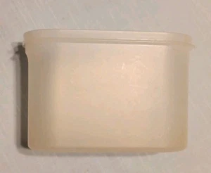 Vintage Tupperware Oval 1612-24 4 3/4 Cups 1.1 Liter Container No Lid - Picture 1 of 7