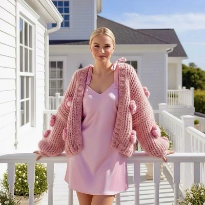 Handgestrickte Wollstrickjacke – Pastellrosa | EYL Handcrafted - Bild 1 von 2