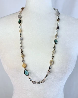 "Collar Largo Boho Chic Piedra Ágata Natural y Vidrio Verde Cuentas Tono Dorado 34""" Foto 1 de 4