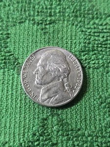 1982 P Jefferson Nickel Circulated - Picture 1 of 2