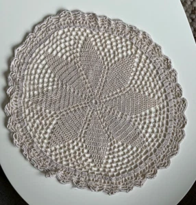 Round Hand Crochet Tablecloth Vintage Lace Table Cloth Floral D~28cm - Picture 1 of 4