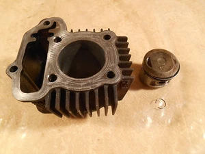 1986 86 YAMAHA MOTO-4 80 BADGER CYLINDER + PISTON 47MM 22K-11311-02-00 T1086 - Foto 1 di 9