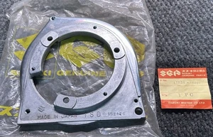CUBIERTA CÁRTER INTERIOR IZQUIERDO NUEVO SUZUKI TS250 SAVAGE 69/70 11356-16401 - Imagen 1 de 2