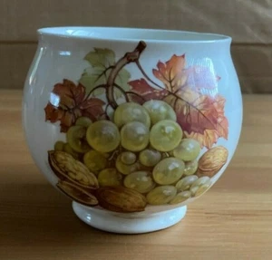 CROWN DEVON - GRAPES DESIGN SMALL BULBOUS VASE (7.5cm) - Picture 1 of 4