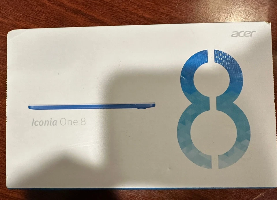 Acer Iconia One 8 Tablet Pc B1-850 16Gb Wi-Fi   8-inch Screen (White) Plus Xtras - Image 1 of 4