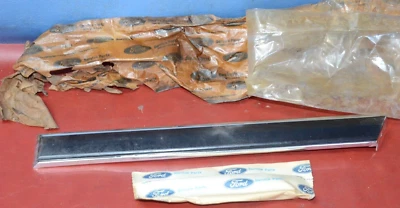 Nuevo de Lote Antiguo 1983-86 Mercury Marquis LH Guardabarros Delantero Lateral Borde de Tira de Frotamiento E34Y-16C068-A Foto 1 de 4