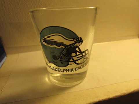 PHILADELPHIA EAGLES - HELMET LOGO on Standard Shotglass-clear - excellent Cover