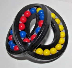 Rubik's RINGS Puzzle Interlocking RINGS (Rare) (A4) - Picture 1 of 2