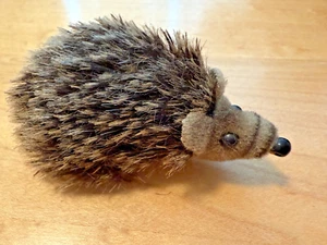 VINTAGE STEIFF GENUINE SMALL  HEDGEHOG CLIP ON  WITH TAGS - Picture 1 of 3