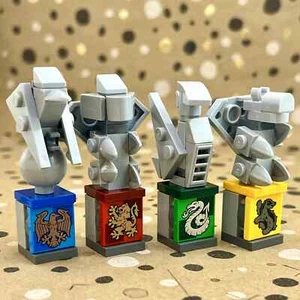 LEGO Harry Potter : Micro Gargoyles : Gryffindor Slytherin Hufflepuff Ravenclaw - Picture 1 of 7