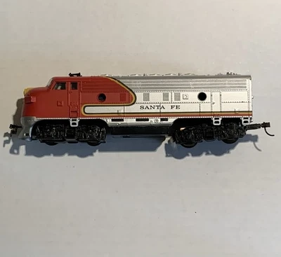 Life-Like HO Scale Santa Fe Diesel Locomotive  TESTED (L) - Image 1 of 4
