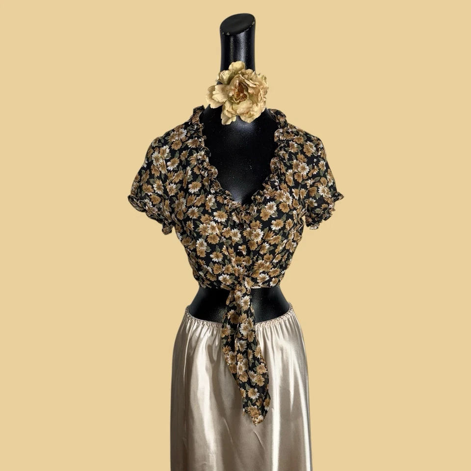 Top corto floral vintage Next Era talla S/m Foto 1 de 4