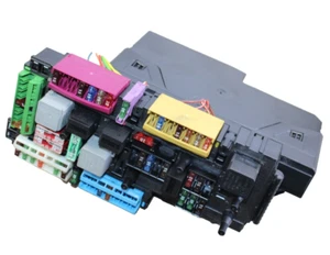13-20 MERCEDES R231 SL550 REAR TRUNK SAM CONTROL MODULE FUSE RELAY BOX - Picture 1 of 5