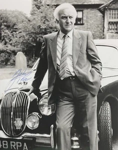 JOHN THAW Signed Autographed 8x10 PHOTO Inspector Morse The Sweeney Redcap - Picture 1 of 5