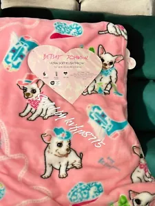 Betsey Johnson weiche Decke 50x60 Valentinstag Chihuahua Cowboyhut - Bild 1 von 3