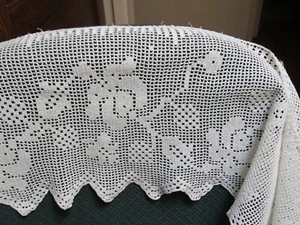 Antiguo Enorme Filete Crochet 82” Borde Circular Borde Flor 9” Ancho Punta Blanco - Imagen 1 de 6