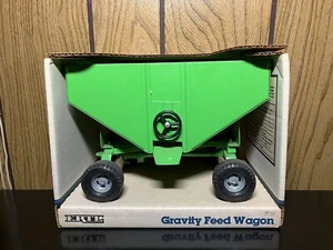 Ertl 1/16 Deutz Allis Green Gravity Feed Wagon Steel Stock #1270 NIB - Picture 1 of 5