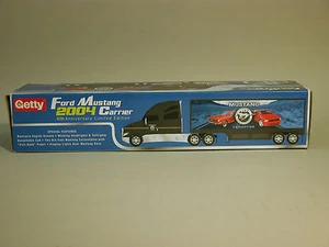 Ford Mustang Carrier 2004 Getty con dos coches 11o de la serie China como nuevo en caja - Imagen 1 de 8