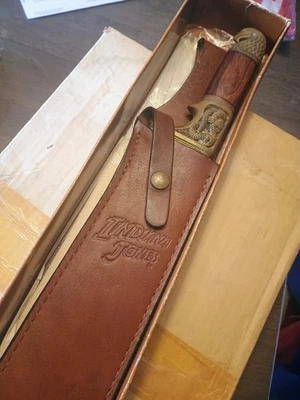  United Cutlery 印第安纳琼斯开伯尔鲍伊刀 UC501 带皮革鞘和盒 — 第 1/4 张图片
