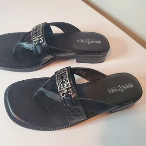 Sandalias de Tanga Minnetonka Mujer Talla 6 Silverthorne Cuero Negro Acentos Plateados - Imagen 1 de 6