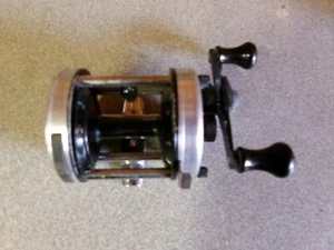 Carrete vintage ABU Garcia AMBASSADEUR 6000 C negro grande A Suecia M - Imagen 1 de 3