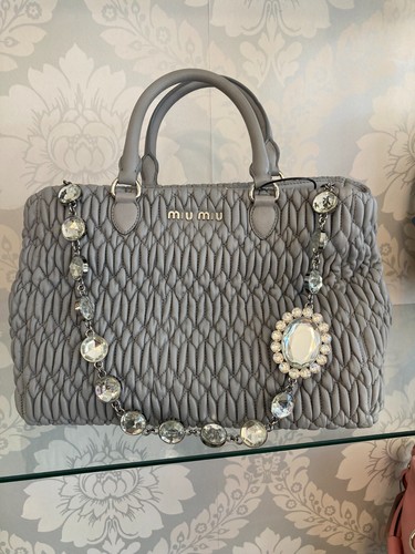 MIU MIU Borsa a mano borsa a tracolla MIU nappa grigia trapuntata in pelle cristallo $3450
