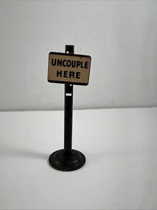 O/O27 Ga Marx Tin Metal "Uncouple Here" Trackside Sign Model Train Railroad RR - Picture 1 of 4