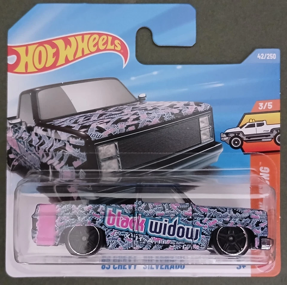HOT WHEELS 2025 '83 CHEVY SILVARADO "BLACK WIDOW", TARJETA CORTA. Foto 1 de 1