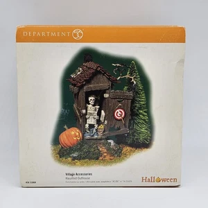 Reparto 56 FAUNTED OUTHOUSE Illuminato Halloween Scheletro Villaggio Accessori - Foto 1 di 7