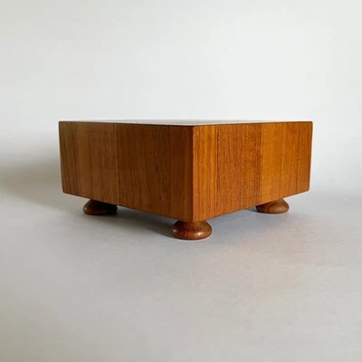 Mini tabla de cortar pies de madera de teca siamesa Atapco moderna danesa de mediados de siglo de colección Foto 1 de 4