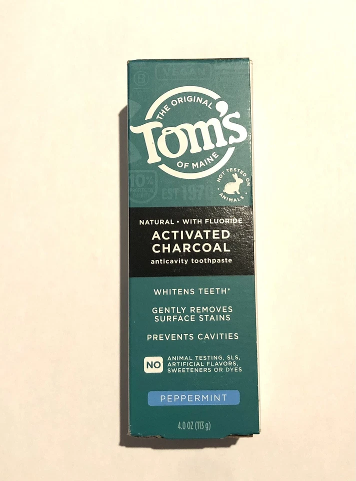 PASTA DE DIENTES DE CARBÓN ACTIVADO TOMS OF MAINE menta 4,0 oz, CADUCIDAD 06/2027 Foto 1 de 2