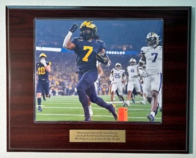 Placa Michigan Wolverines 2023-24 National Champion Donovan Edwards TD 8x10 - Imagem 1 de 4