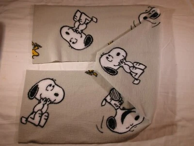 Bufanda polar gris Snoopy con flecos o no Foto 1 de 2