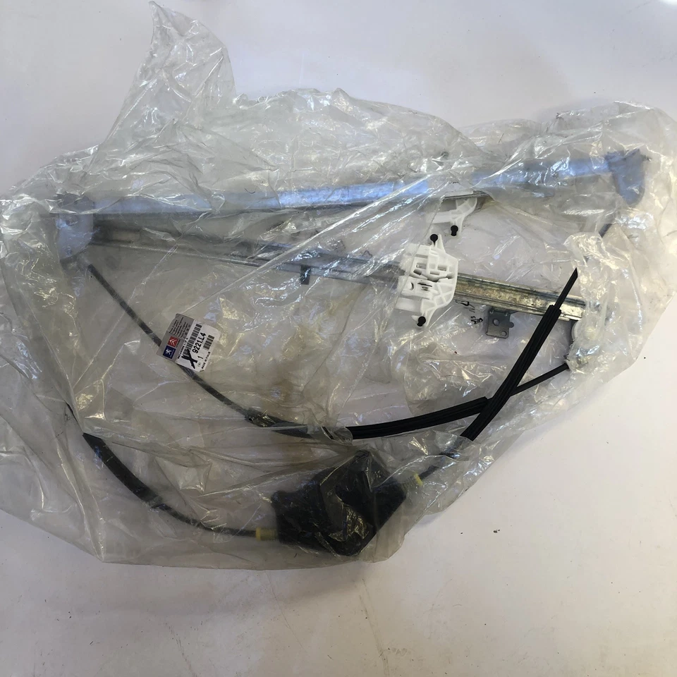 Genuine Peugeot 807 Citroen C8 N/S/F Passenger Window Regulator Part No 9221L4 - Image 1 of 1