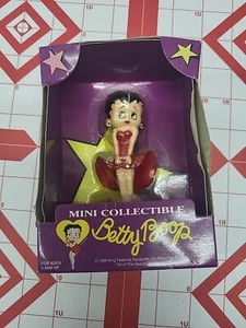 Mini figura coleccionable Betty Boop con vestido corto rojo soplado - Imagen 1 de 4