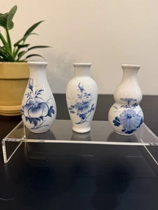 Vintage Miniature Blue & White Porcelain Vases Set 3 Asian Chinoiserie Floral - Picture 1 of 3