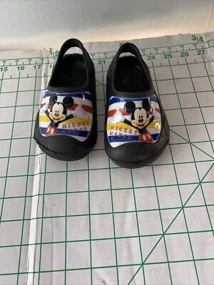 Zapatos con correa zuecos sin cordones Mickey Mouse talla 5 6 5-6 BC negros para niños pequeños Foto 1 de 4