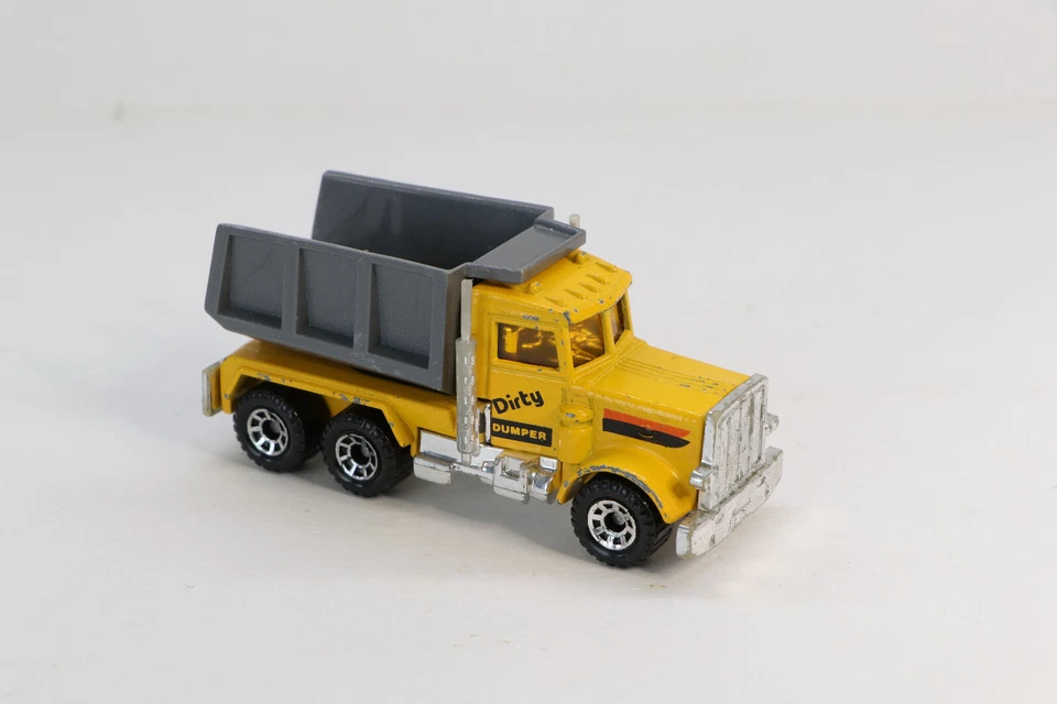 Camión volquete Matchbox Peterbilt 1981 vintage 1:80 Macao Diecas coche de acción Foto 1 de 4