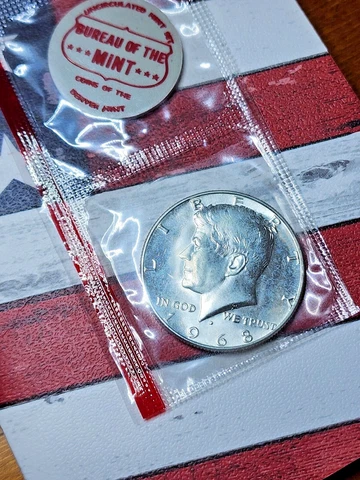 1968 D  KENNEDY HALF 40% SILVER -BU IN MINT CELLO **FREE SHIPPING** Cover