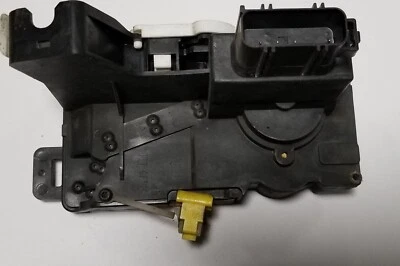 2000 01 02 03 04 05 2006 LINCOLN LS Front RH Pass 4 PIN Door Lock Latch Assembly - Image 1 of 4